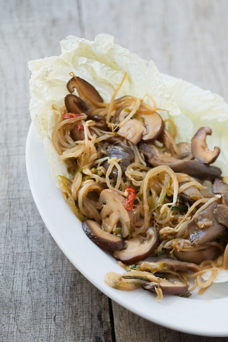 Oyster mushrooms with Thai basil and soya bean sprouts (Asia)
