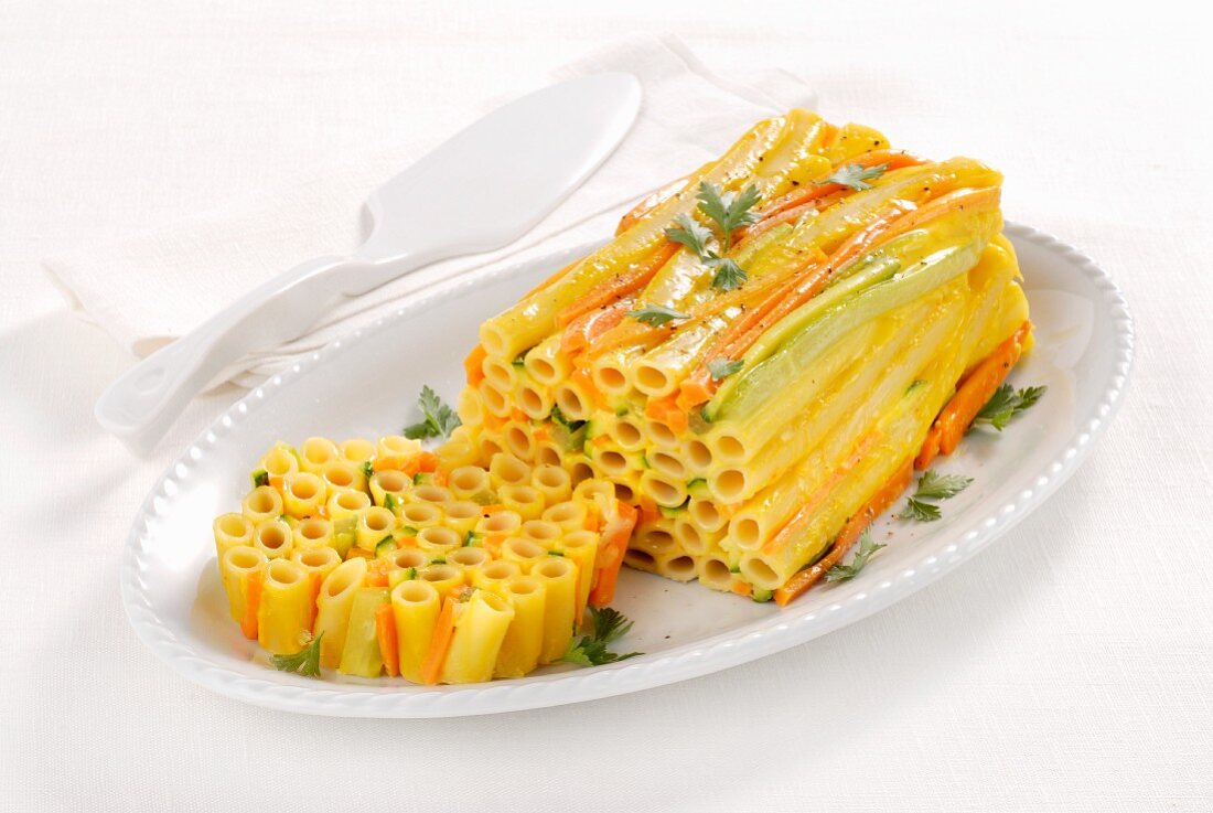 A colourful ziti pasta terrine with carrots and celery