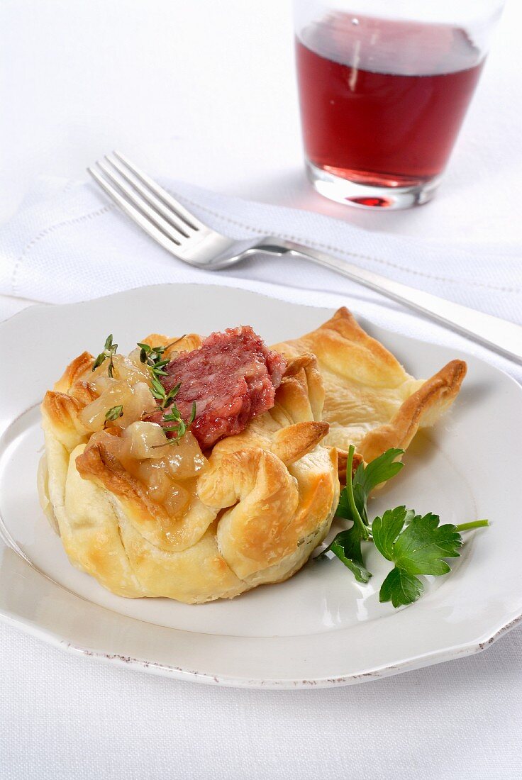 Zampone e pere in cestino (sausage and pear wrapped in puff pastry)