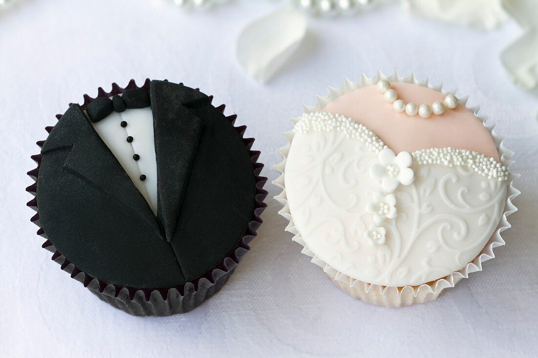 Braut- und Bräutigam-Cupcakes