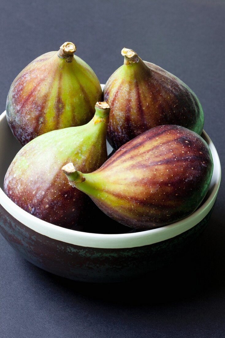 Four fresh figs in a dish