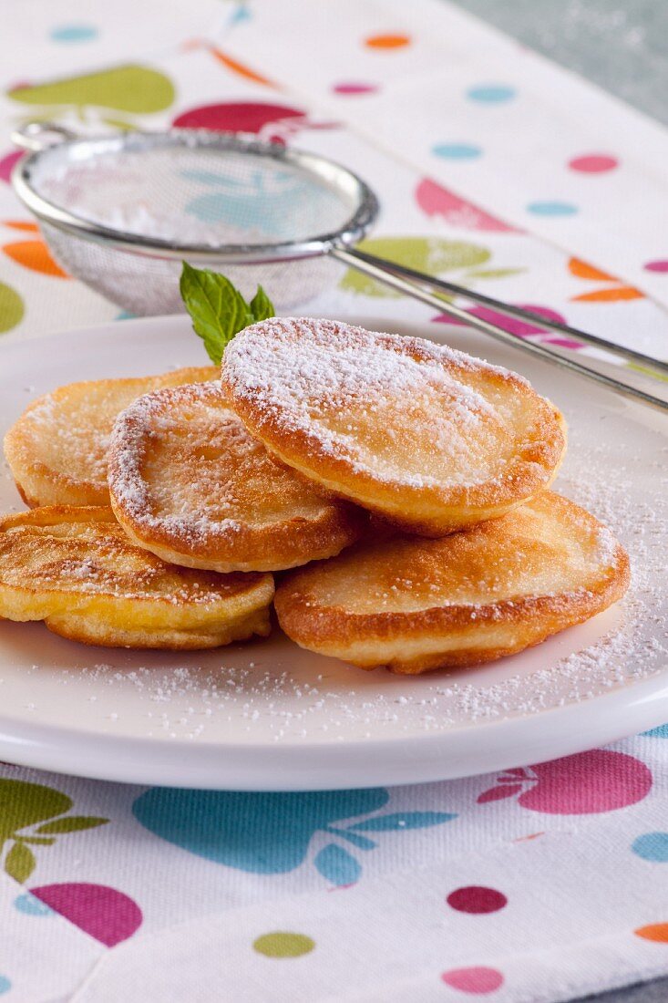 Pancakes with apple slices