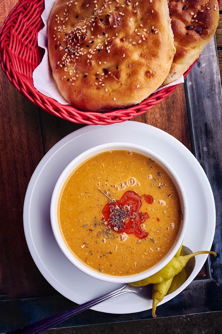 Lentil soup with unleavened bread