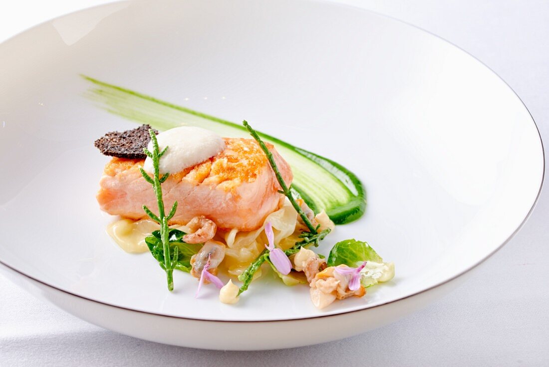 Norwegian salmon with saltwort