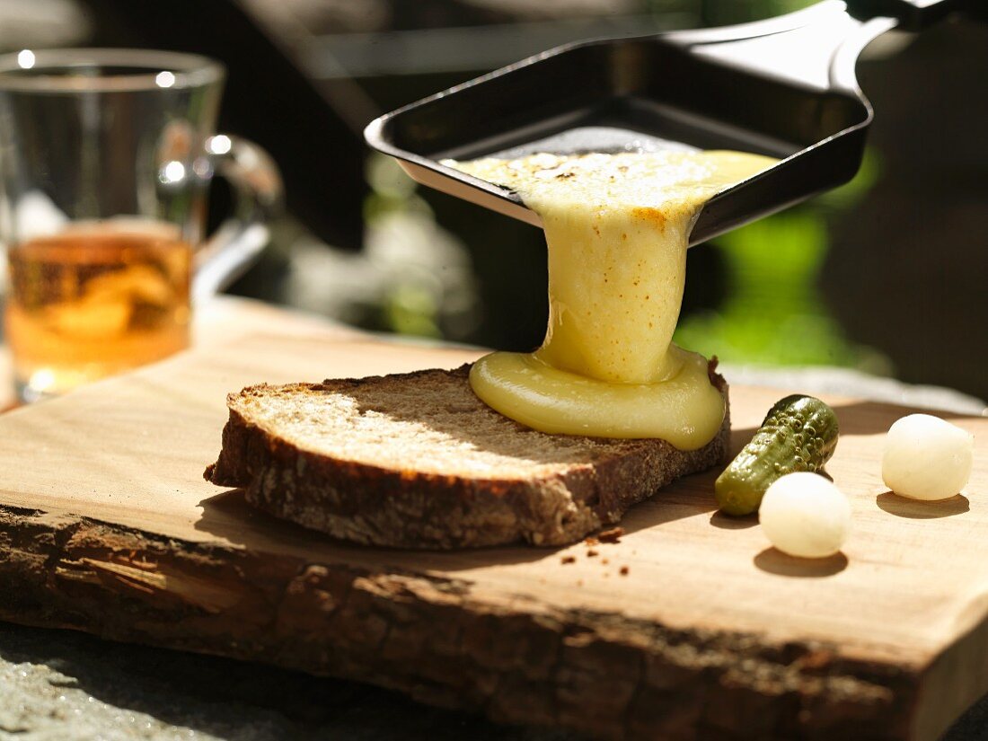 Raclette with bread, gherkins and pearl onions