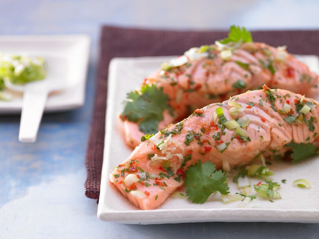 Steamed fillets of salmon with chilli and coriander
