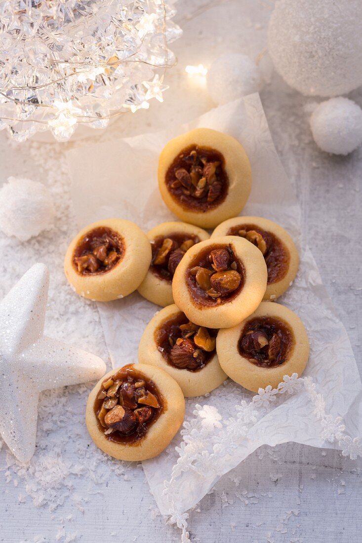 Christmas biscuits with caramelised nuts