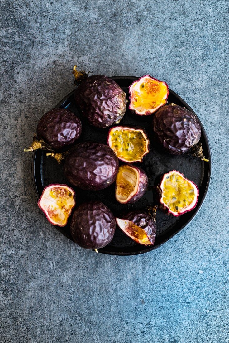 Passion fruits, whole and halved (seen from above)