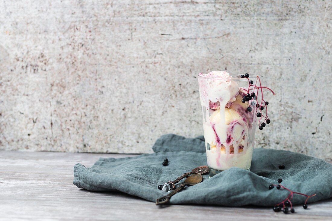 Vanilla ice cream with elderberry sauce