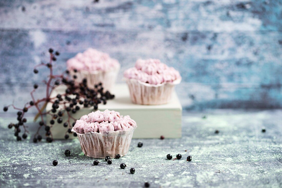 Cupcakes with elderberry cream