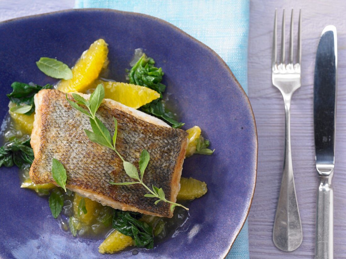 Fillet of cod with spinach and orange