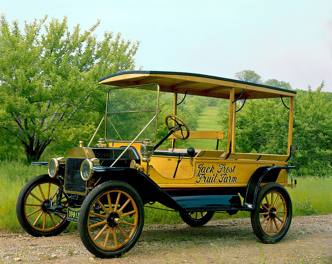 1914 Ford T. Station Wagon