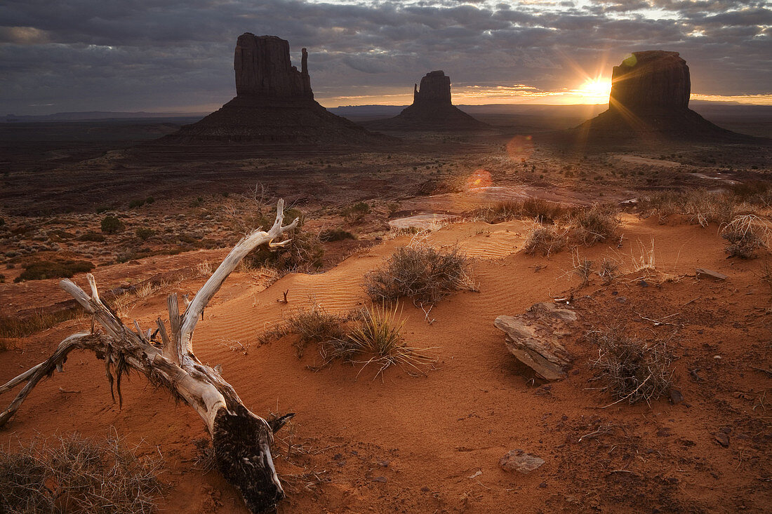 Monument Valley Sunrise