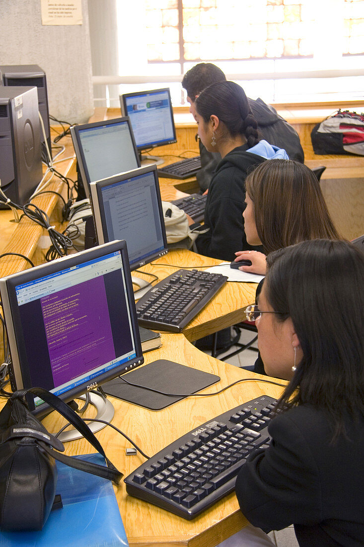 Students do research on Computers