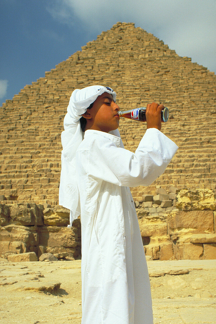 Egyptian boy at the Great Pyramid of Myce