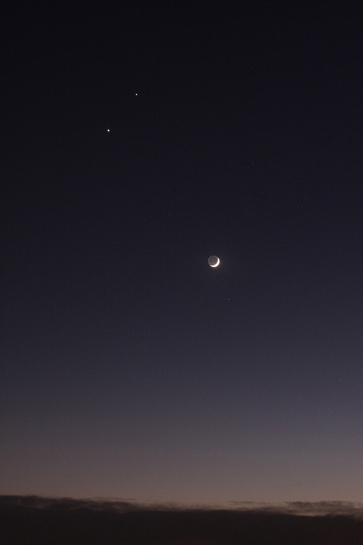 Conjunction of Venus,Jupiter,and the Mo