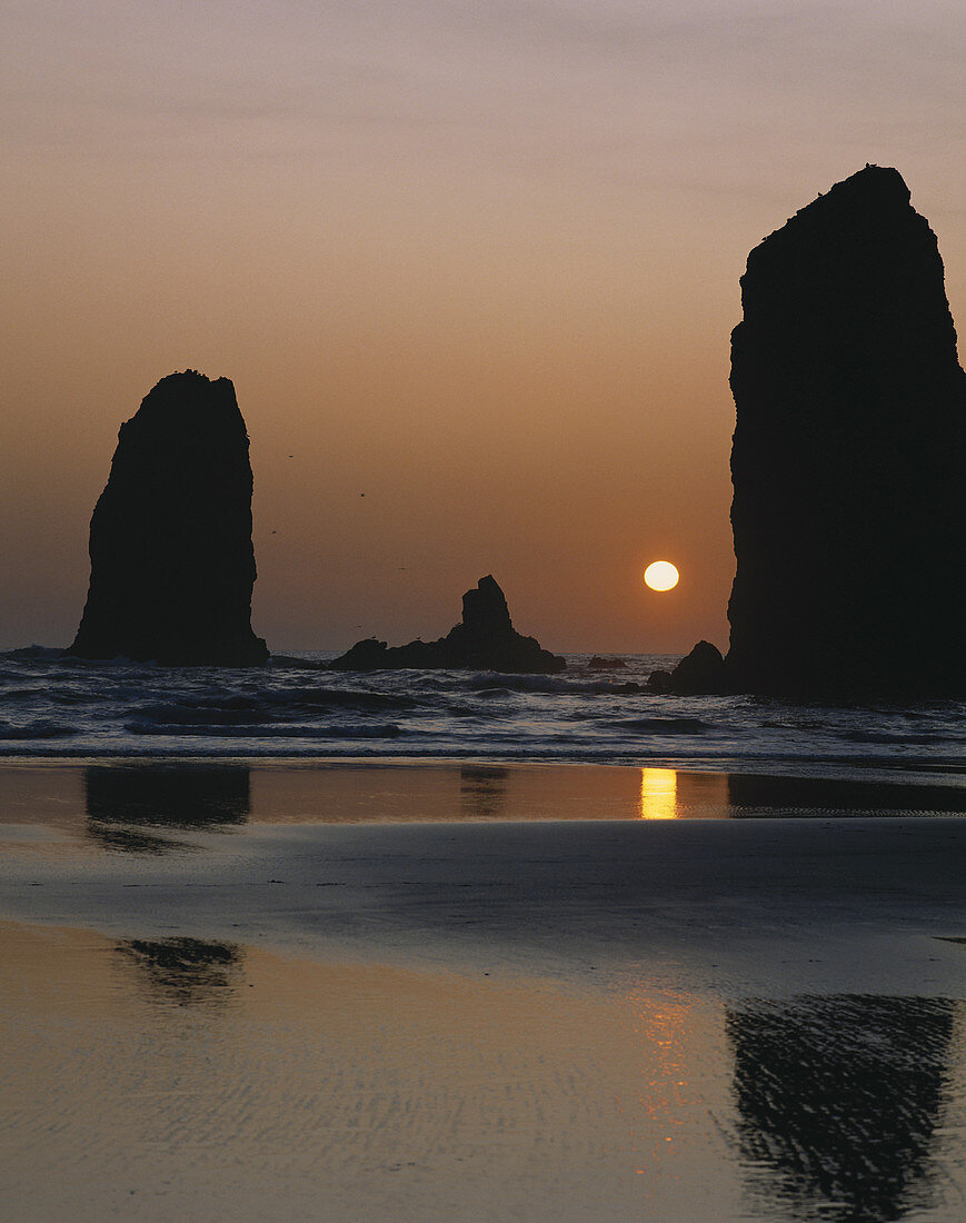 Seastacks,Cannon Beach,Oregon,USA