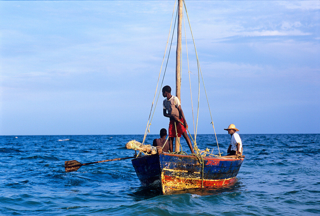 Fishermen return to port