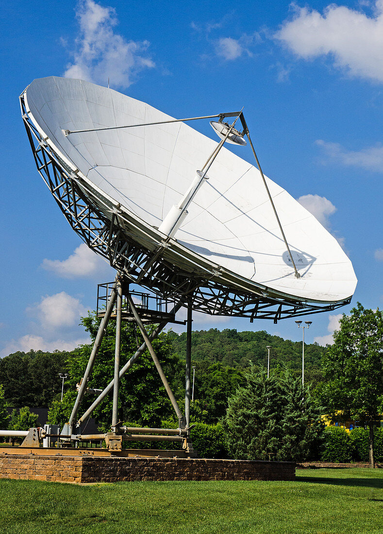 Satellite Earth Station Antenna
