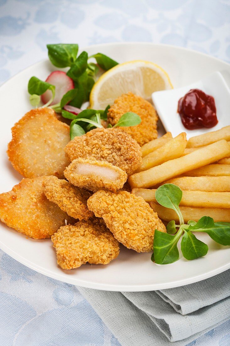 Chicken nuggets,chips and salad