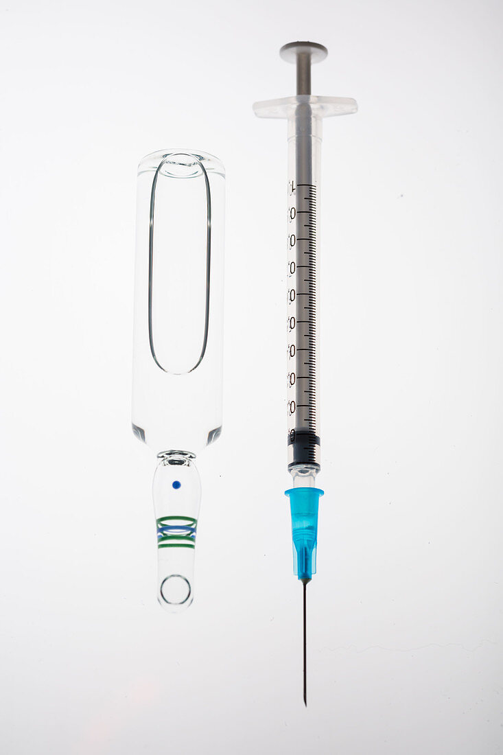 Syringe and phial