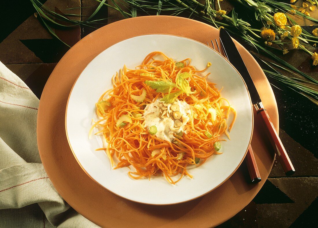 Carrot spaghetti (raw carrot with celery and mascarpone)