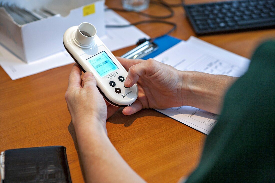 Lung function testing device