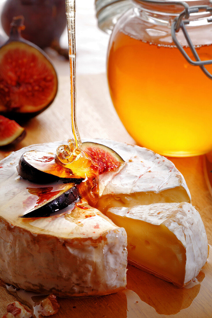Brie cheese with fig and honey