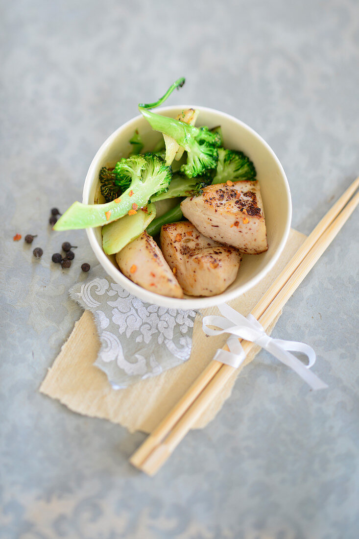 Spicy chicken with broccoli (Asia)