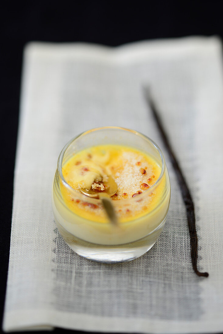Crème brulée in a glass