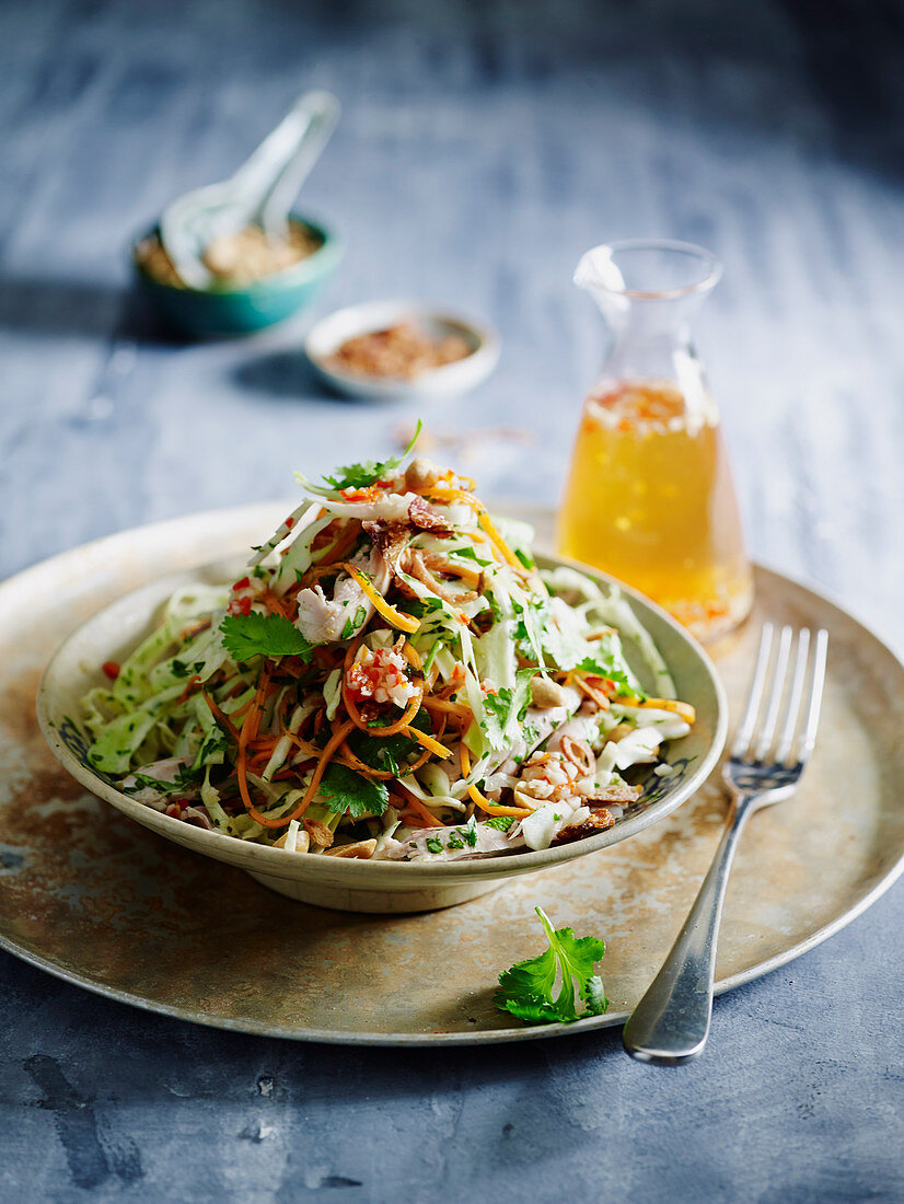 Vietnamesischer Hähnchen-Kräutersalat