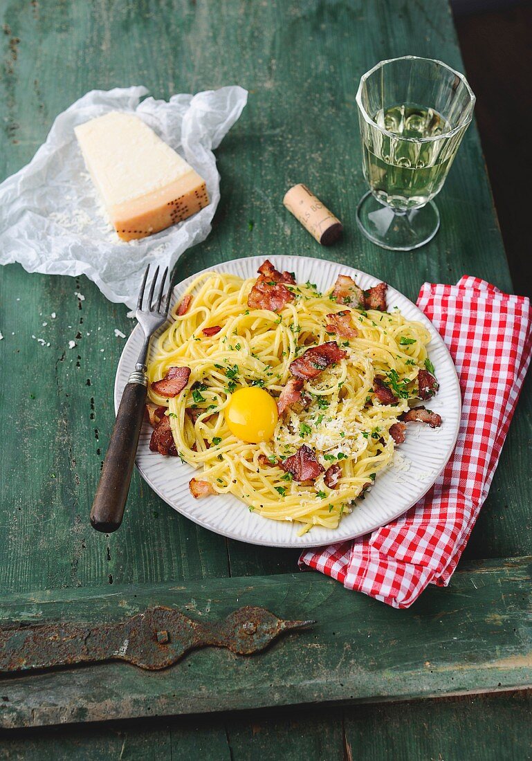 Spaghetti carbonara with ham and egg yolk