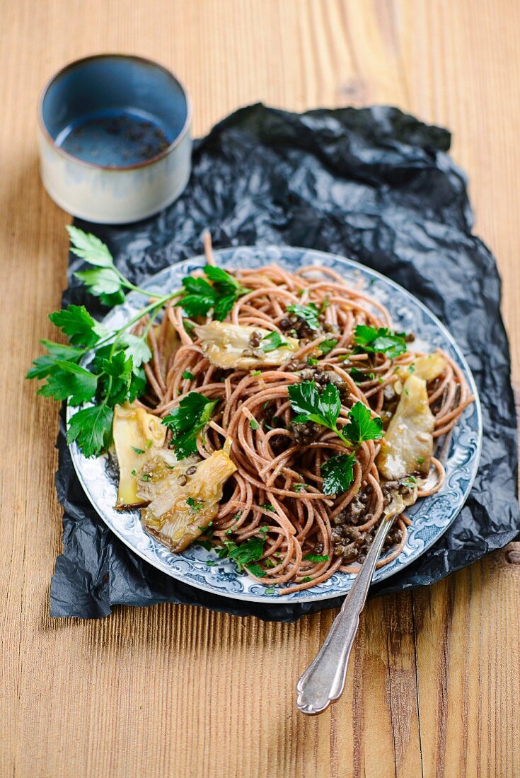 Wholemeal spaghetti with beluga lentils and fried oyster mushrooms