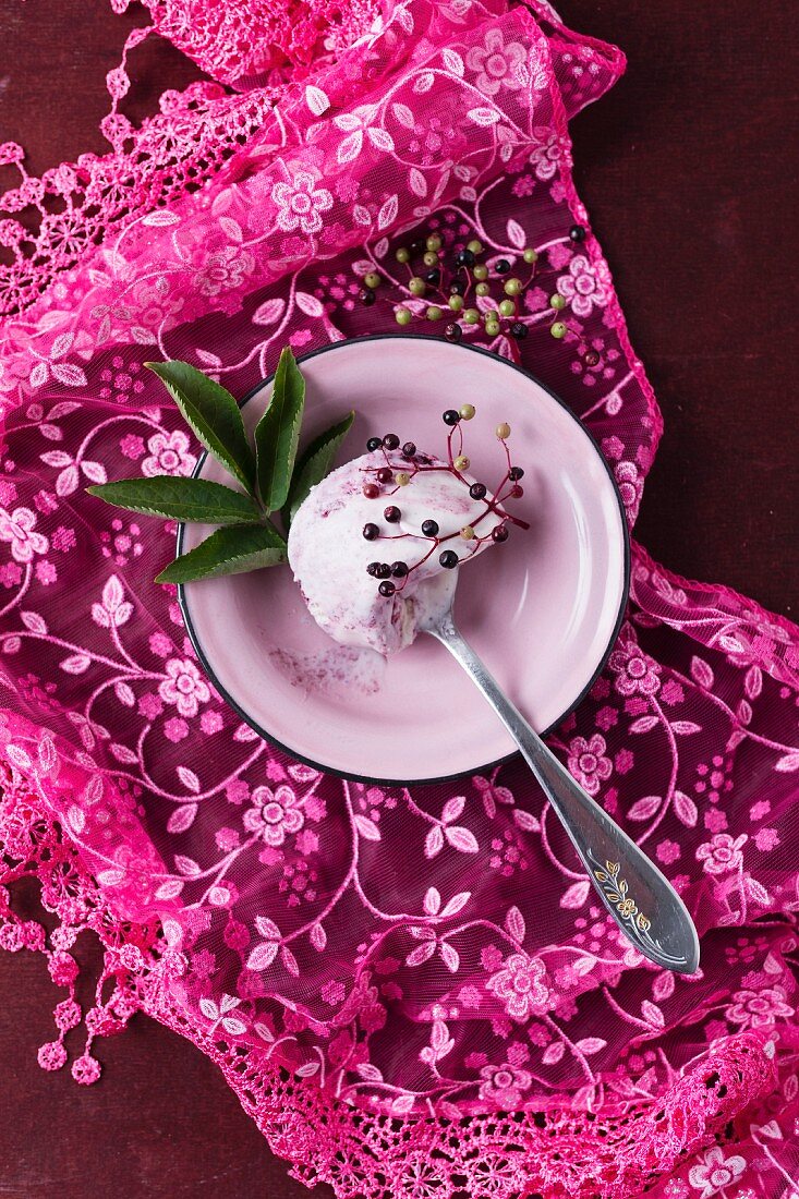 Elderberry ice cream and fresh elderberries
