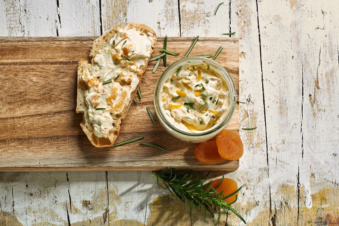 Cream cheese with apricots and rosemary