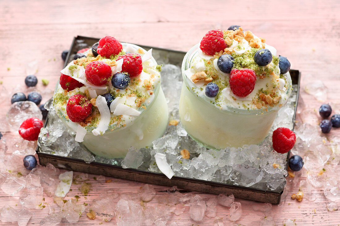 Frozen yoghurt with fresh berries and crunchy muesli