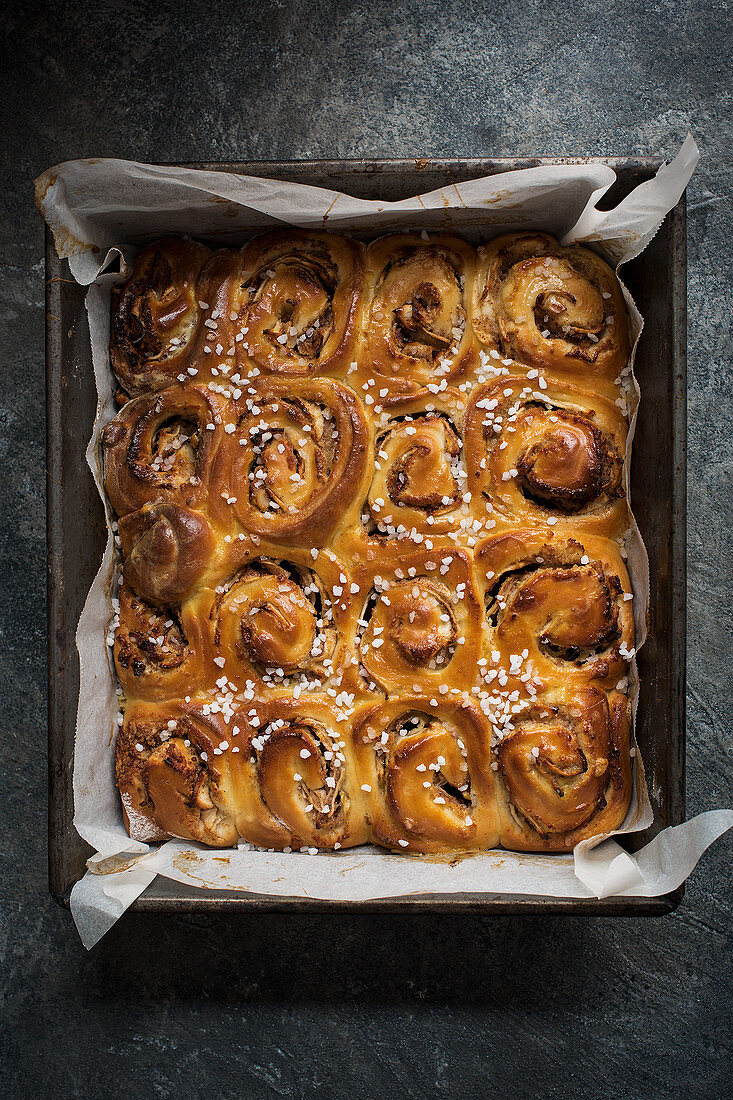 Apfel-Zimtschnecken auf Backblech