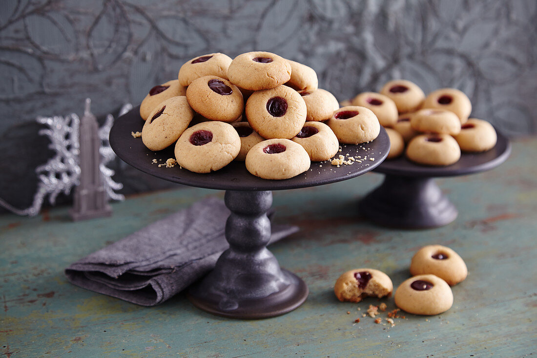 Peanut butter thumbprint cookies (Christmas biscuits, USA)