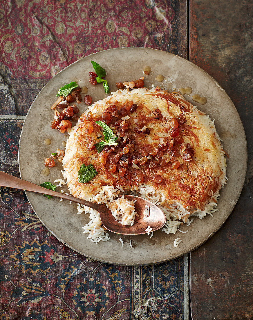 Reschteh Polo – Persian rice and pasta dish with raisins for Nowruz (Iranian New Year)