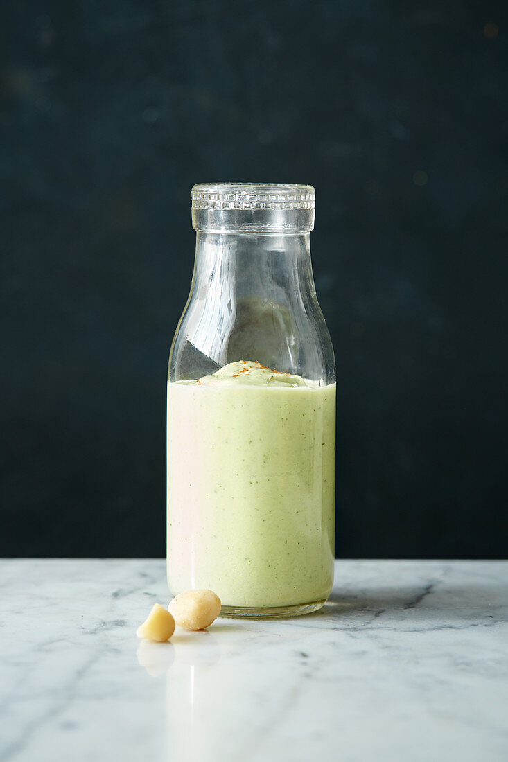 Vegan Caesar dressing with avocado and courgette