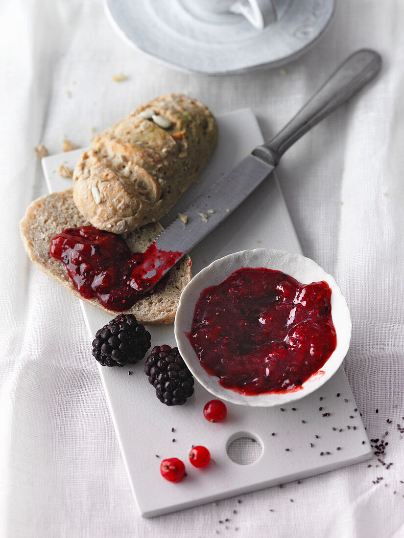 Berry jam with chia seeds (sugar-free)