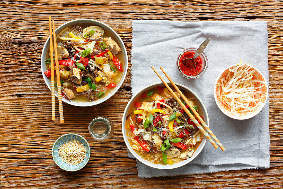 Sweet and sour soup with chicken (Asia)