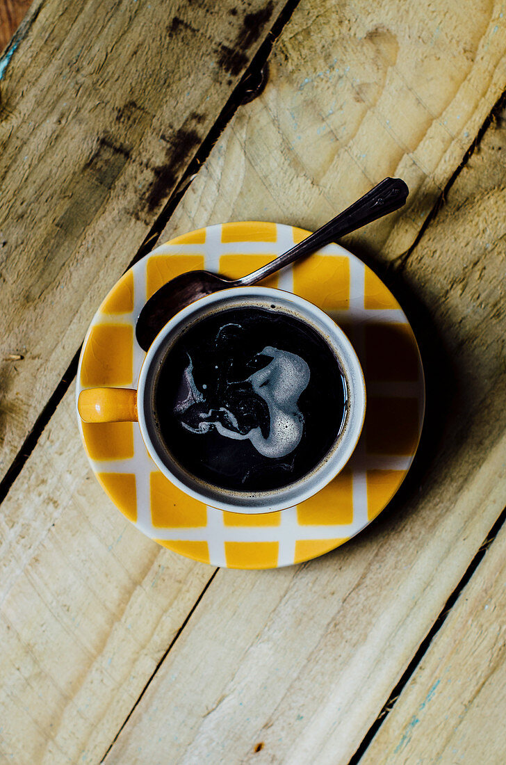 Schwarzer Kaffee in Tasse