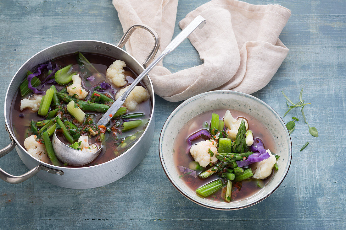 Burnt soup made with cauliflowers, beans and red cabbage