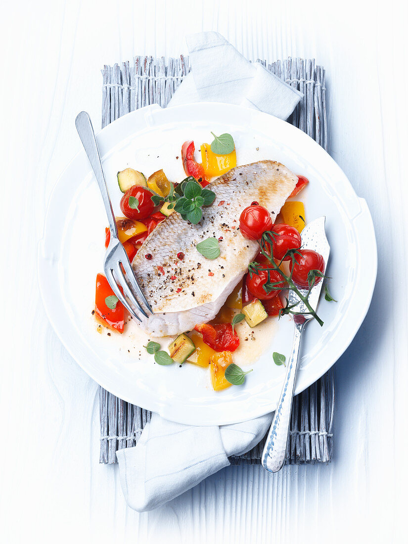 Pike-perch fillet with vegetables