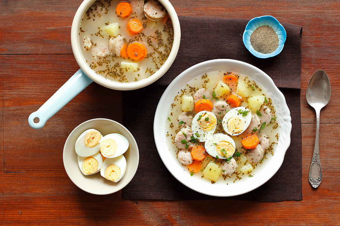 Kartoffel-Wurst-Suppe mit Kefir und Majoran