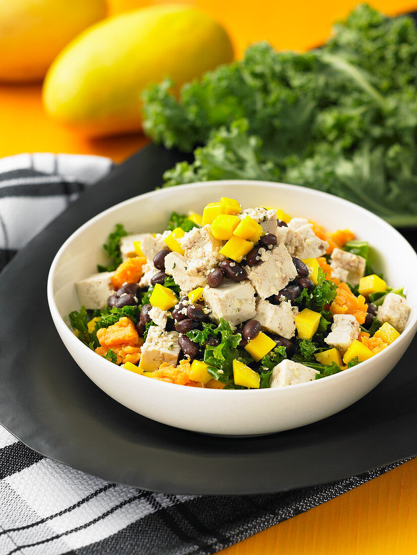 Vegan vegetable salad with kale, tofu and mango