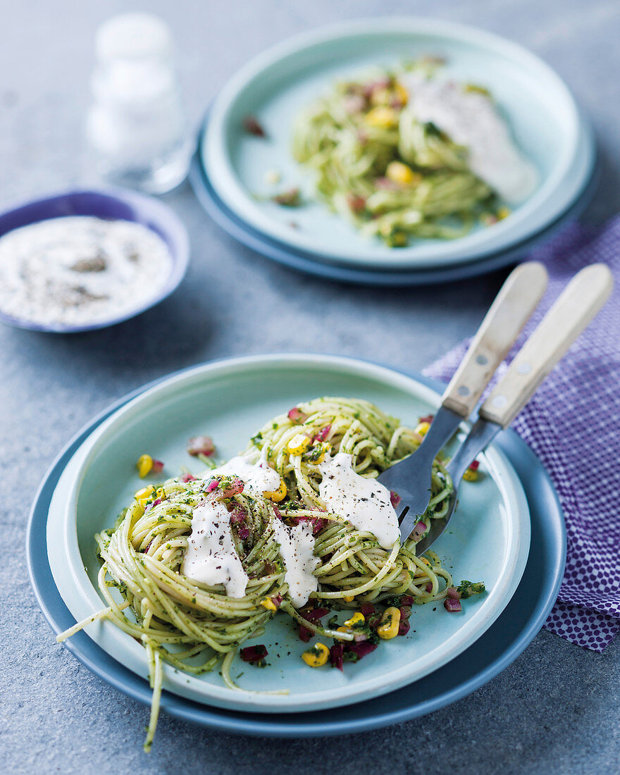 Spaghetti mit Kräutern und Mais