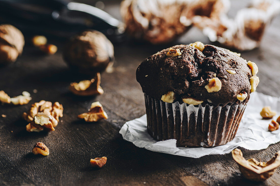 Schokoladenmuffin mit Walnüssen