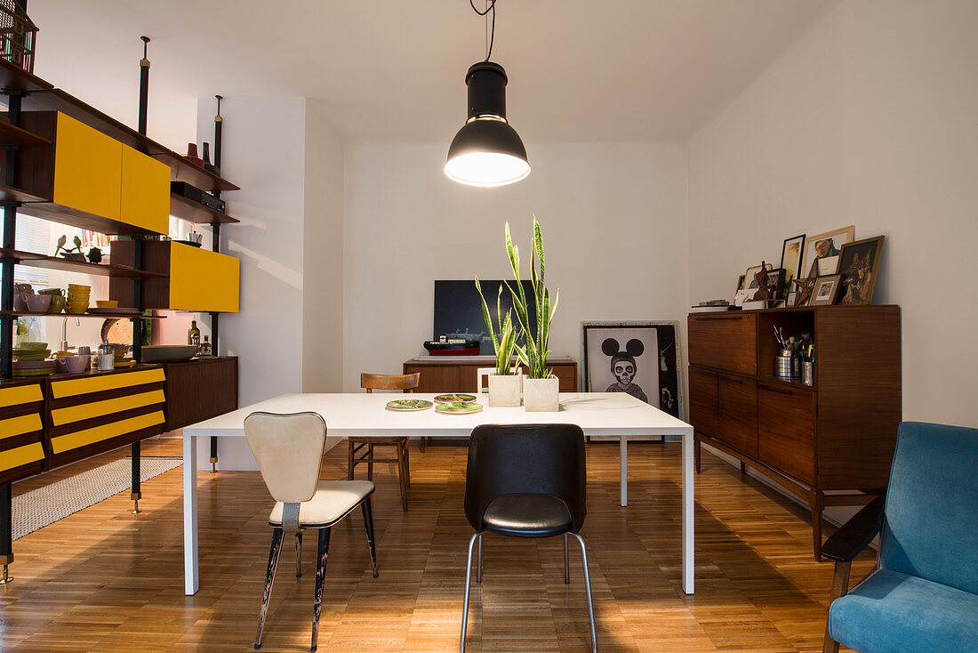 Partition shelving in dining area